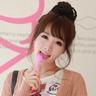 周杰伦白西装昆凌黑羽绒服